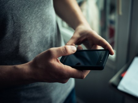 Závislost na mobilním telefonu